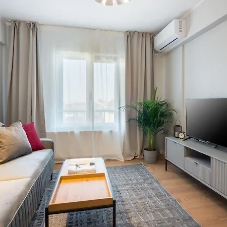 Downtown Modern - 2br Apartment Bukarest