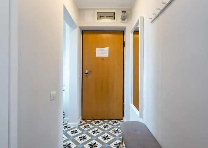 Downtown Modern - 2br Apartment Bukarest