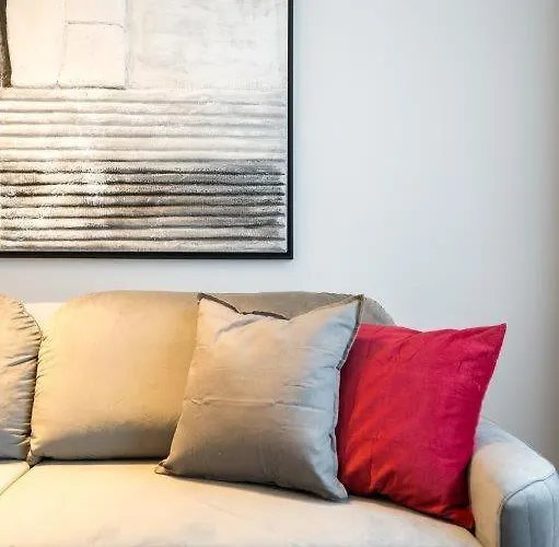 Downtown Modern - 2br Бухарест